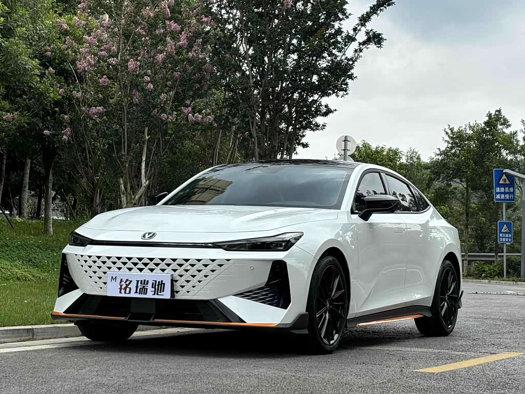 Changan UNI-V 2024 1.5T Luxury Sport