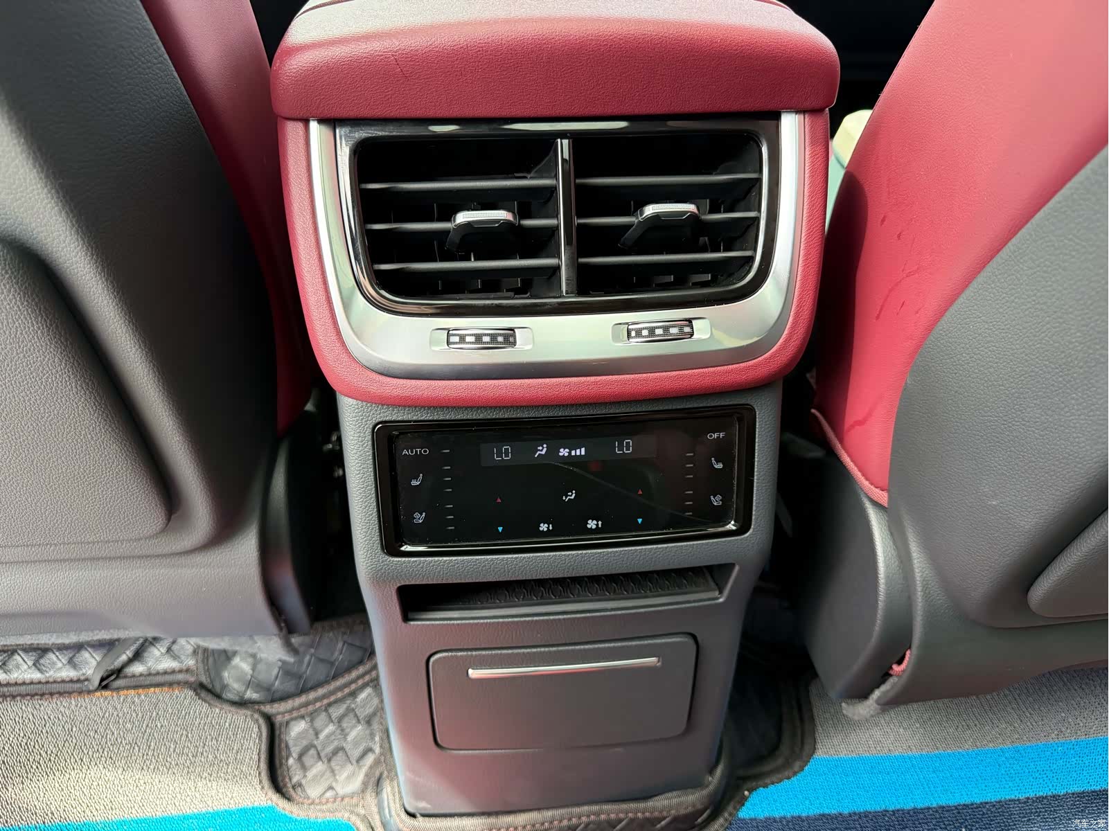 Hongqi E-HS9, 2023 13