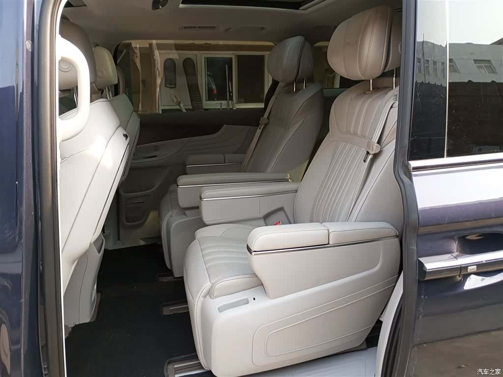 Roewe iMAX8, 2023 13