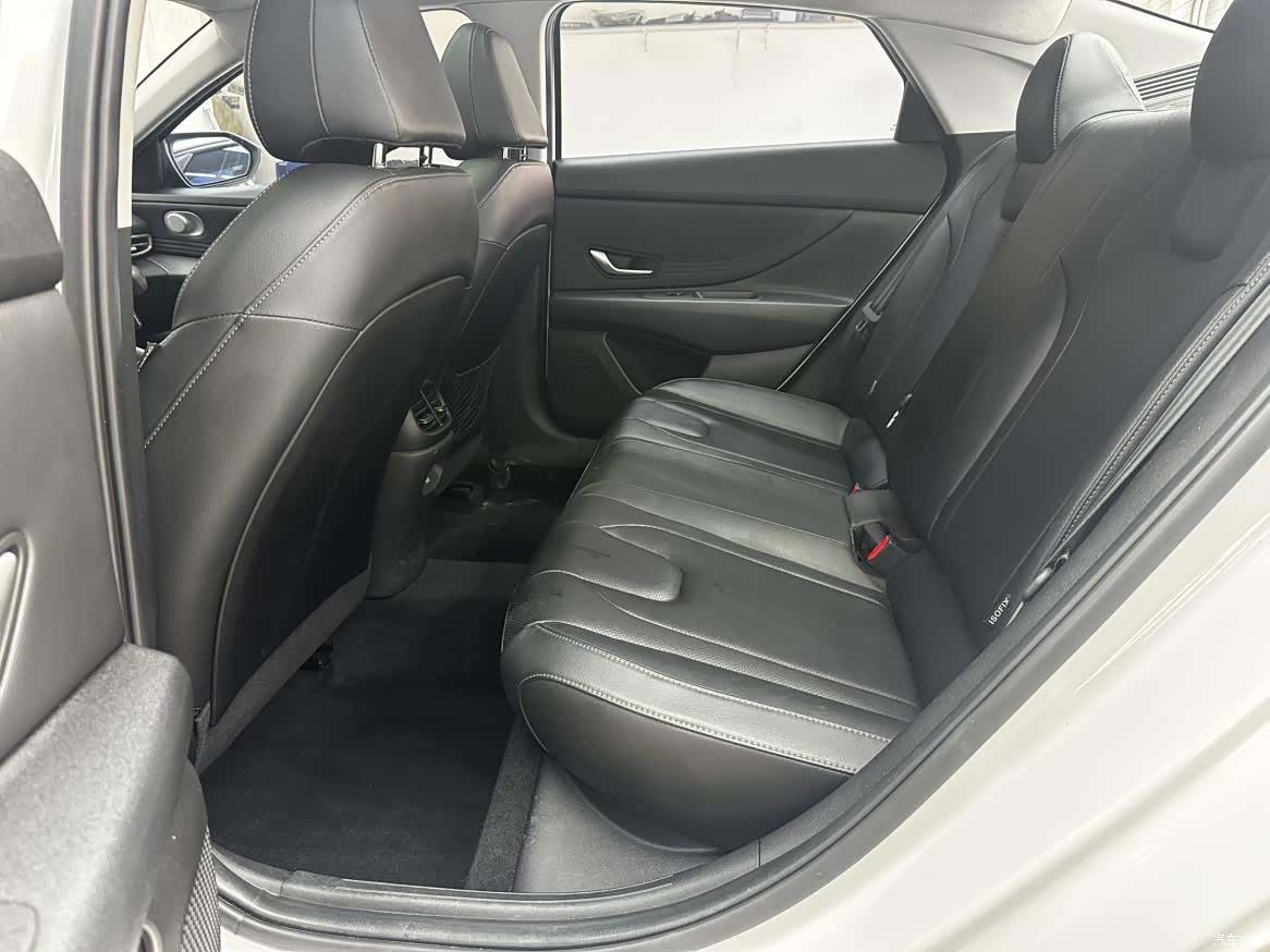 Hyundai Elantra, 2022 11