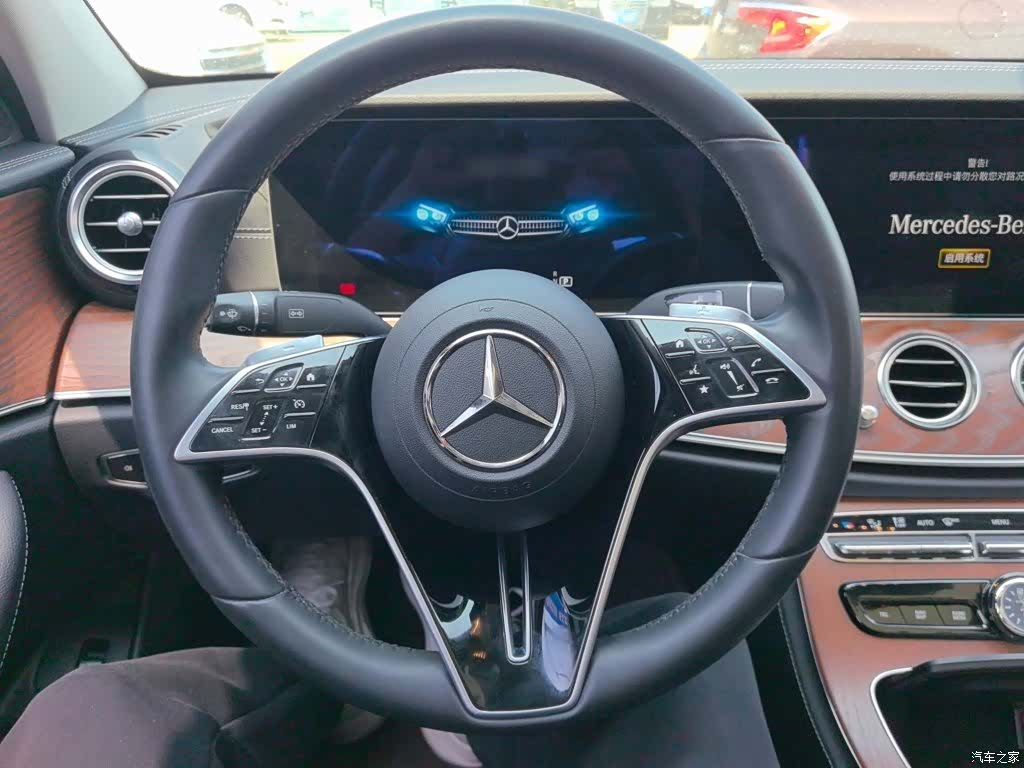Mercedes-Benz E-Class, 2022 3