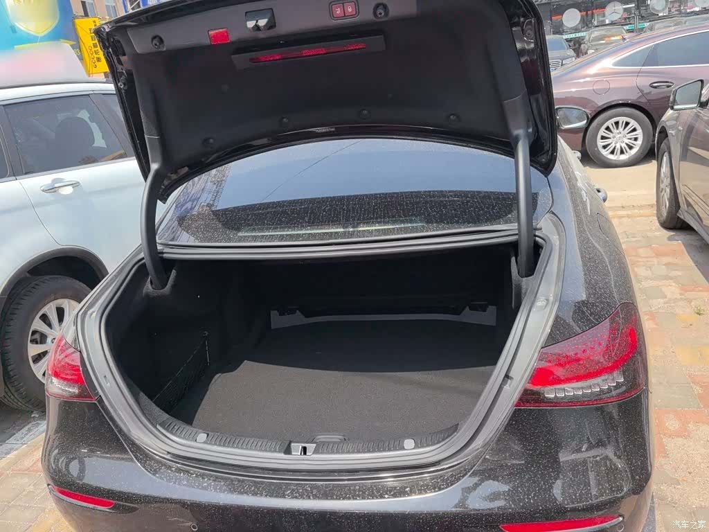 Mercedes-Benz E-Class, 2022 13