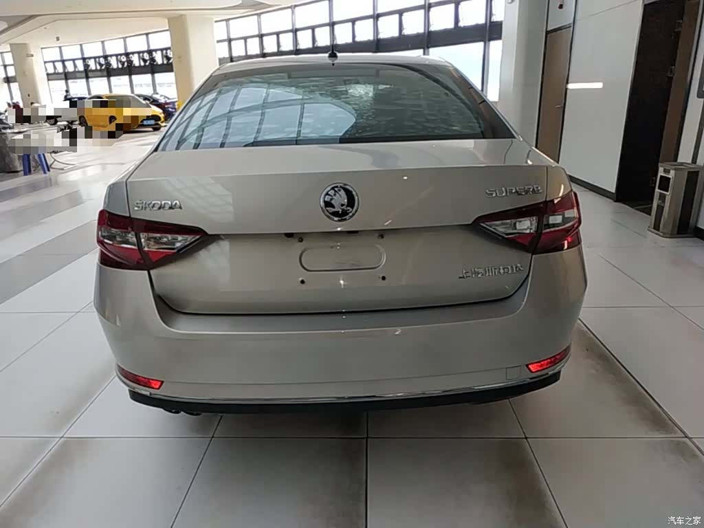 Skoda Superb, 2019 6
