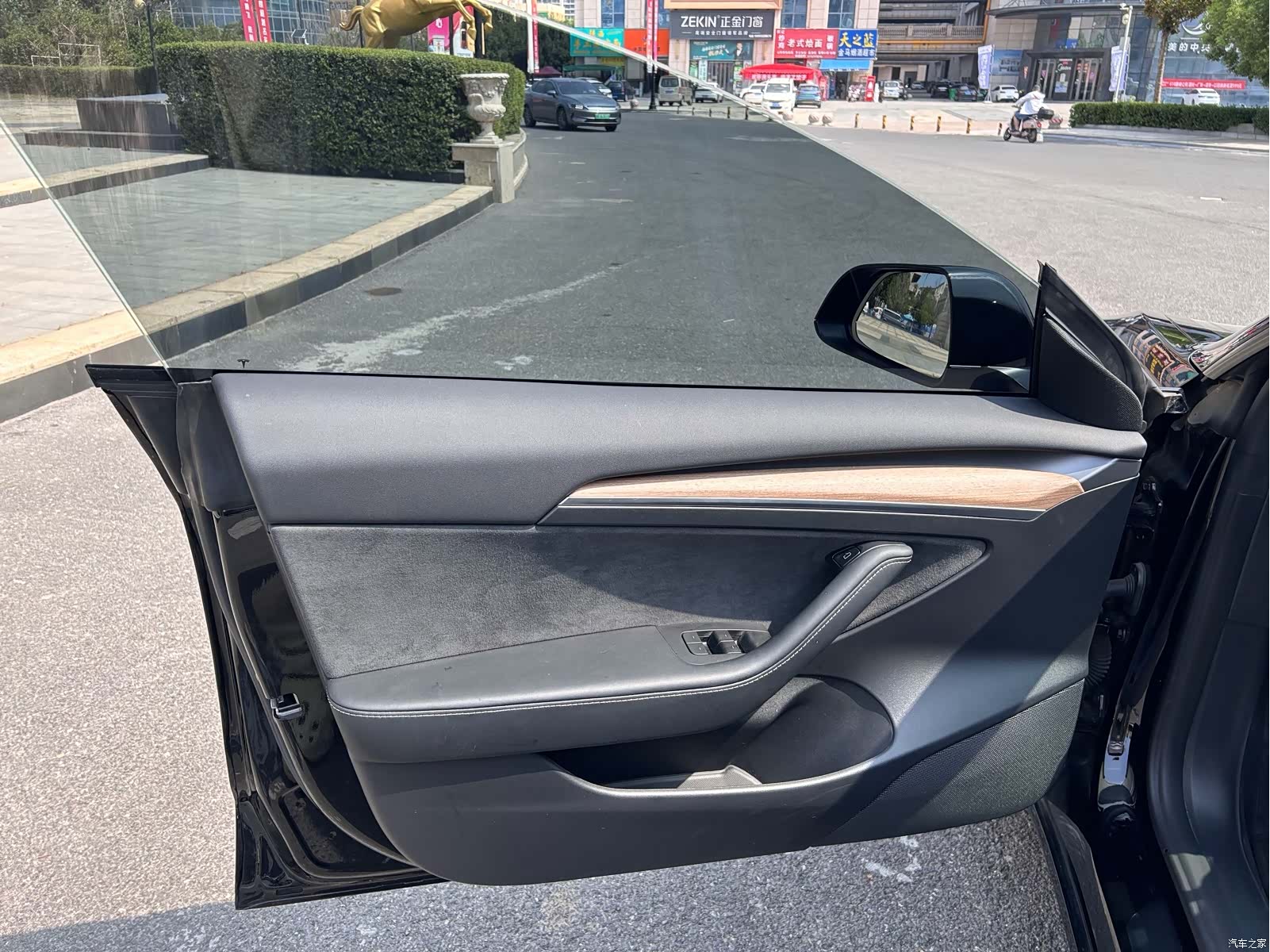Tesla Model 3, 2023 4