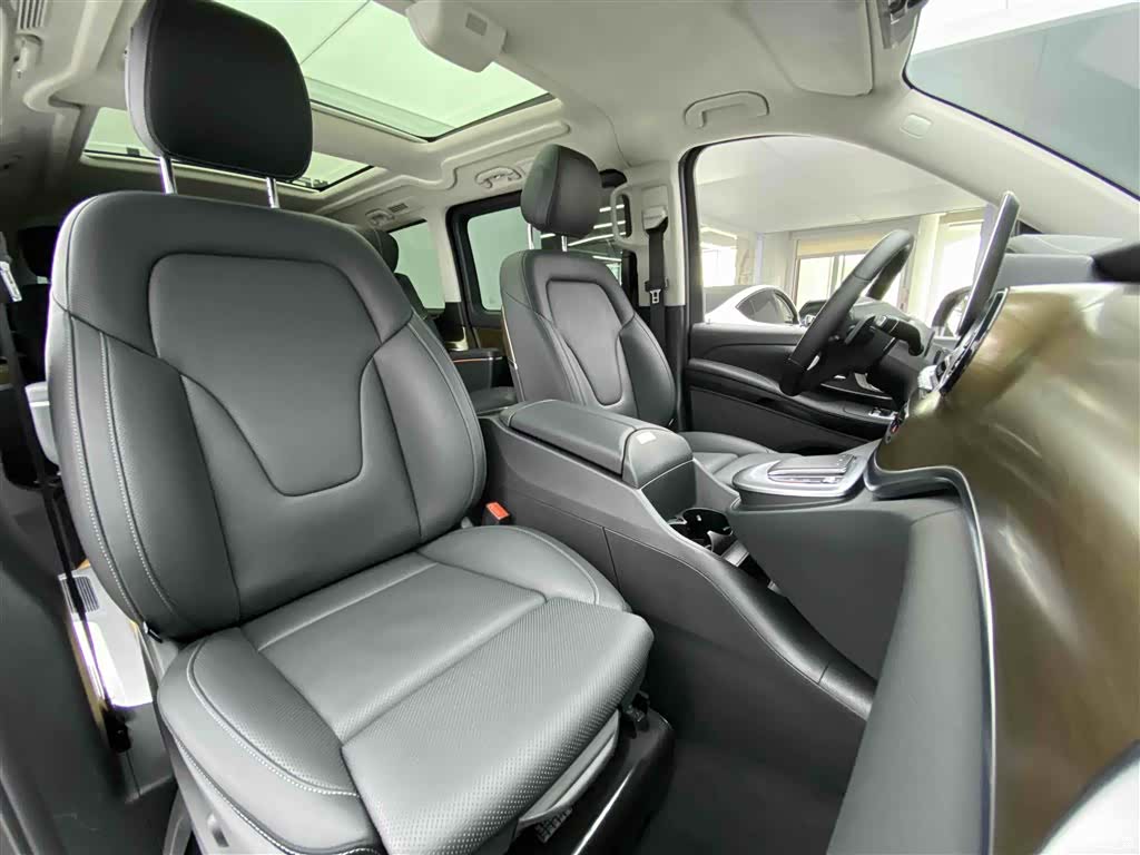 Mercedes-Benz V-Class, 2024 10