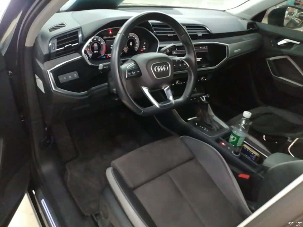 Audi Q3, 2022 10
