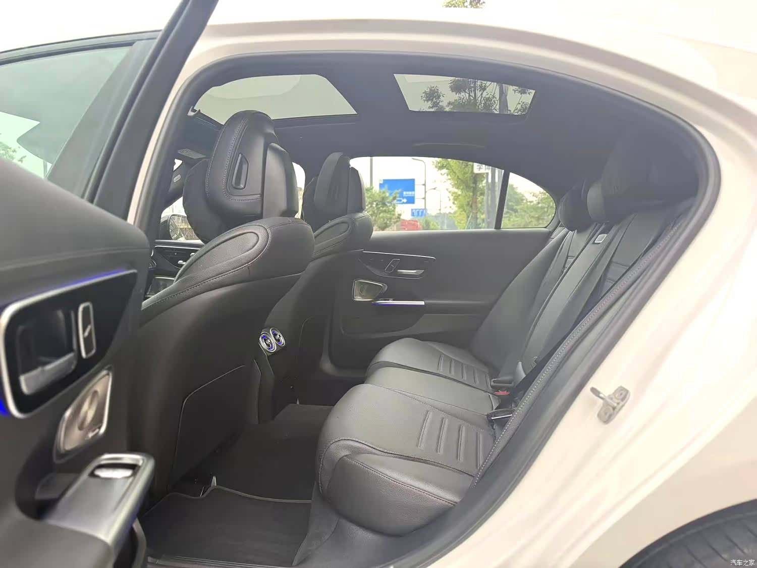 Mercedes-Benz C-Class, 2024 4