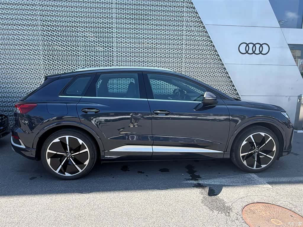 Audi Q4 e-tron, 2024 2