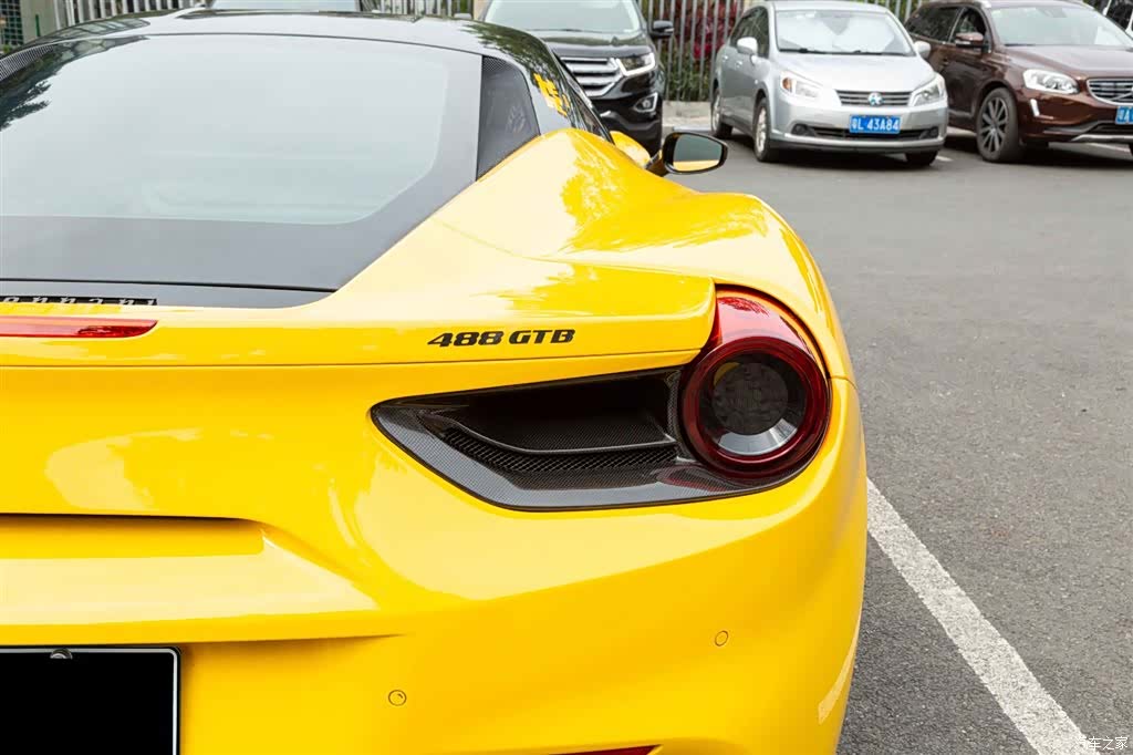Ferrari 488, 2018 8