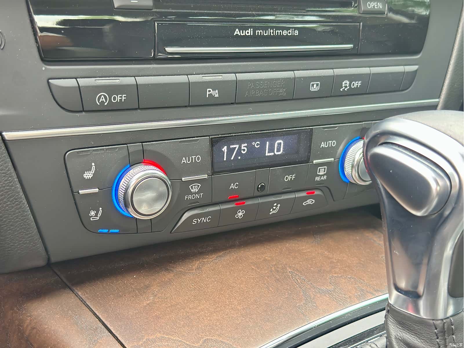 Audi A6L, 2012 26