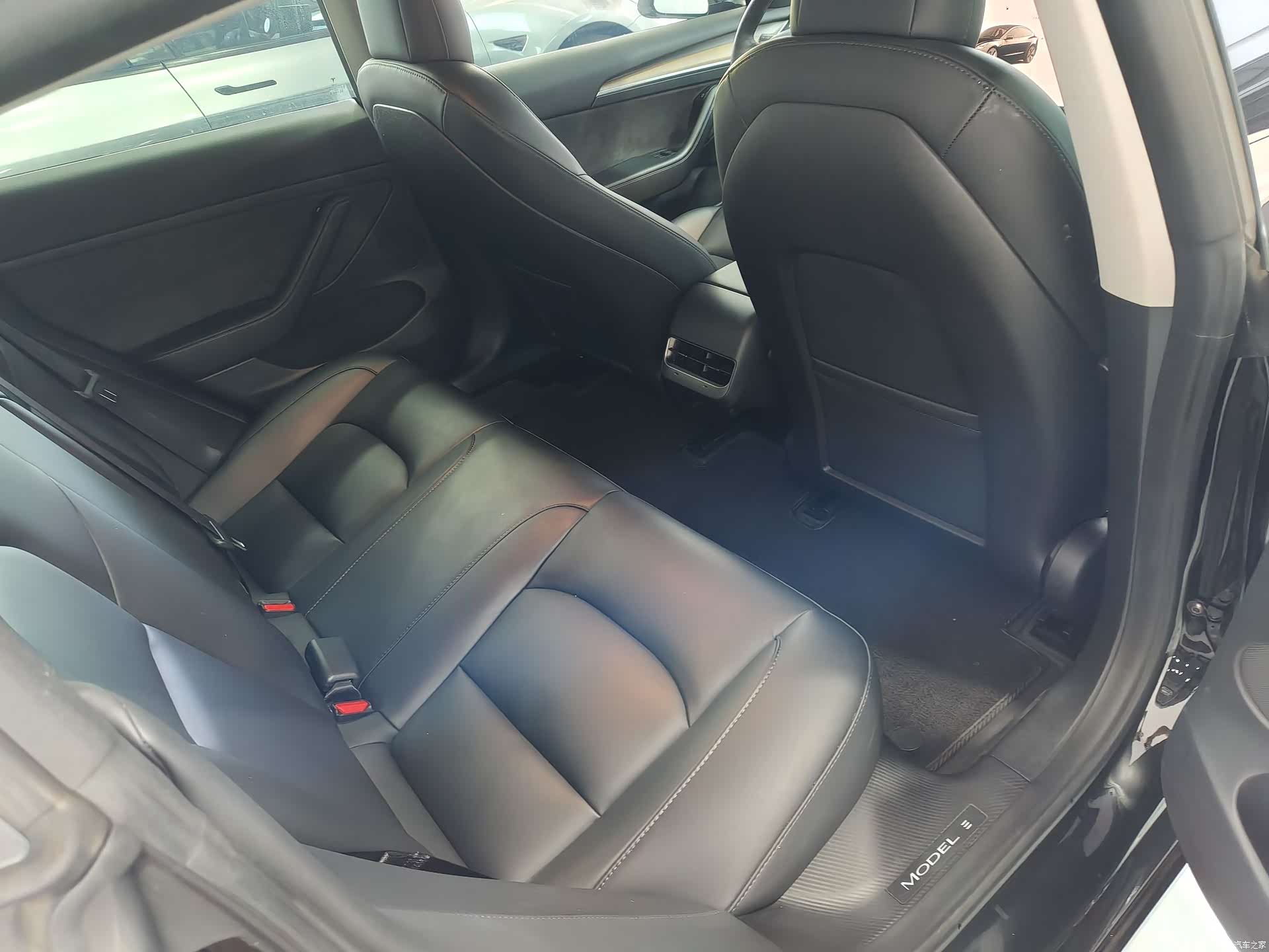 Tesla Model 3, 2023 4