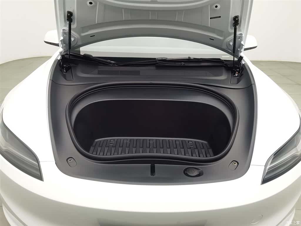 Tesla Model 3, 2025 6