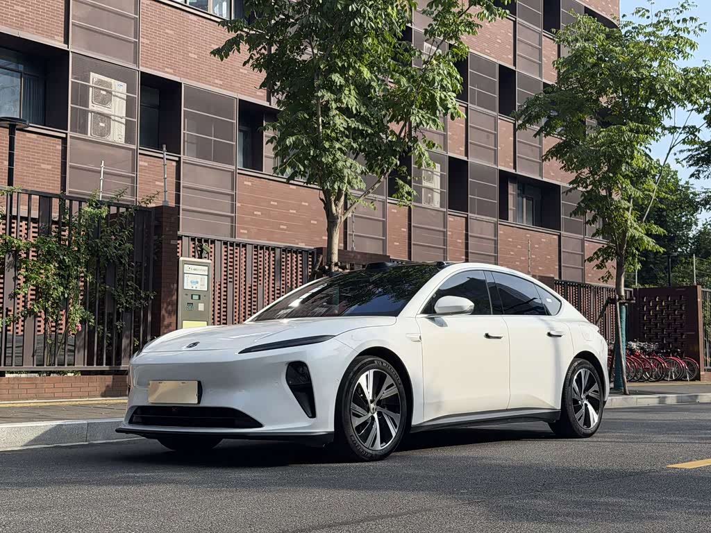 NIO ET5