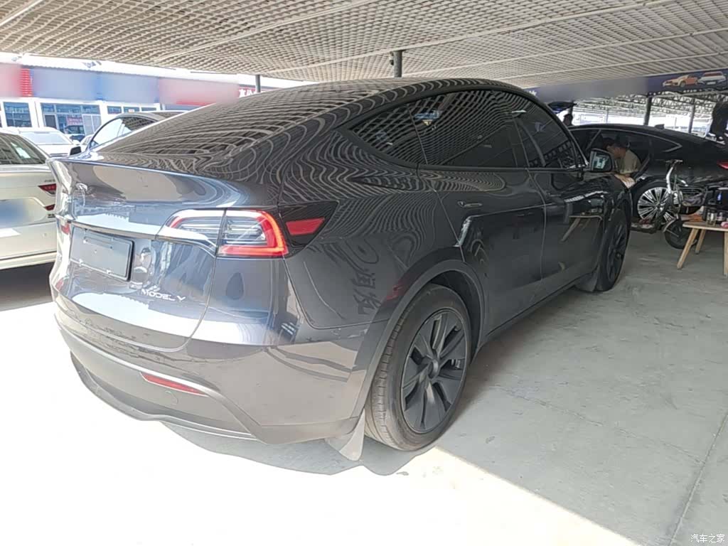 Tesla Model Y, 2024 7