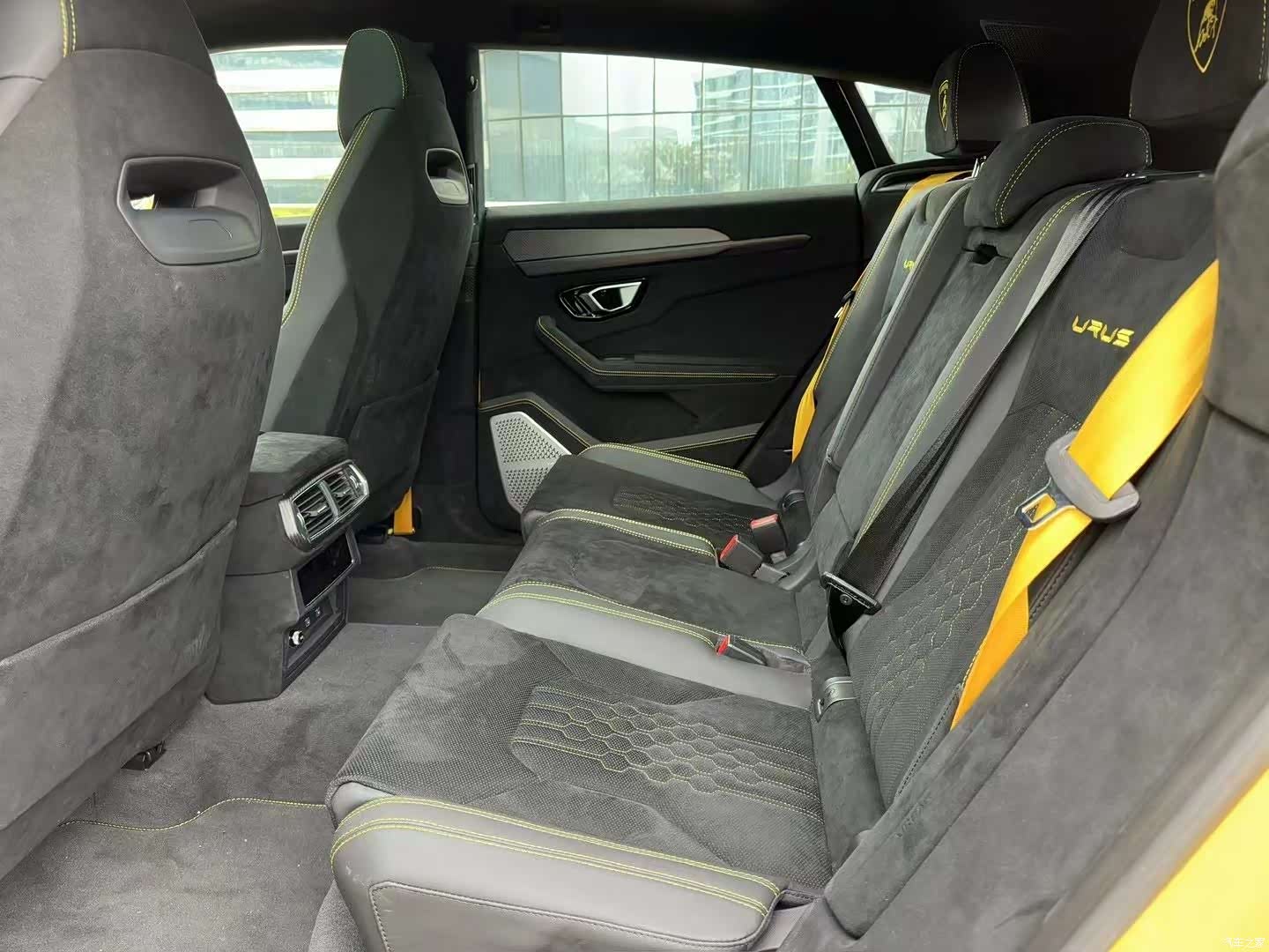 Lamborghini Urus, 2023 4