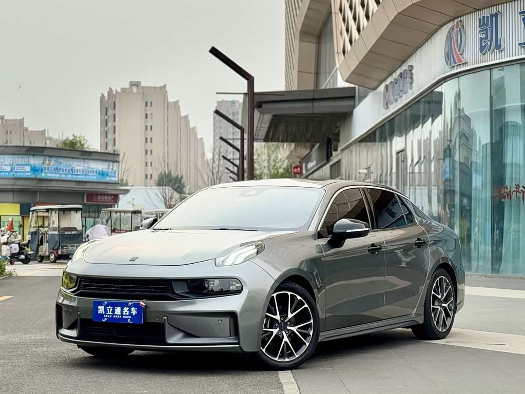 Lynk & Co 03