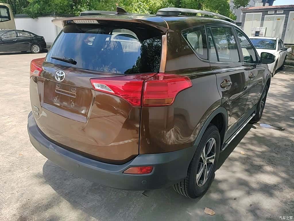 Toyota RAV4, 2015 7
