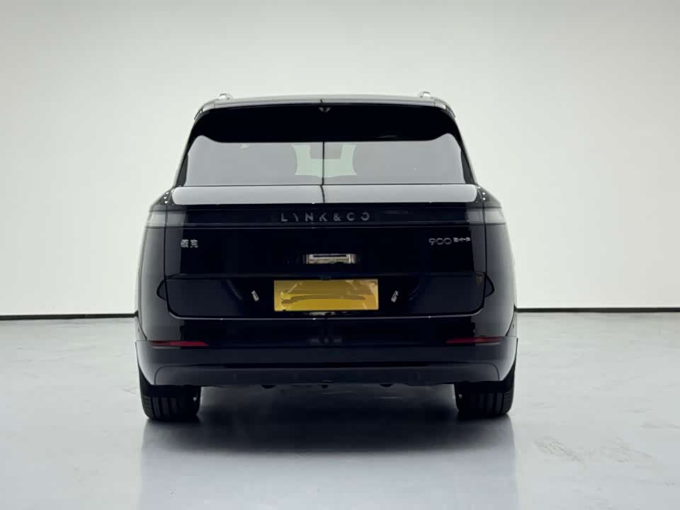 Lynk & Co 900
