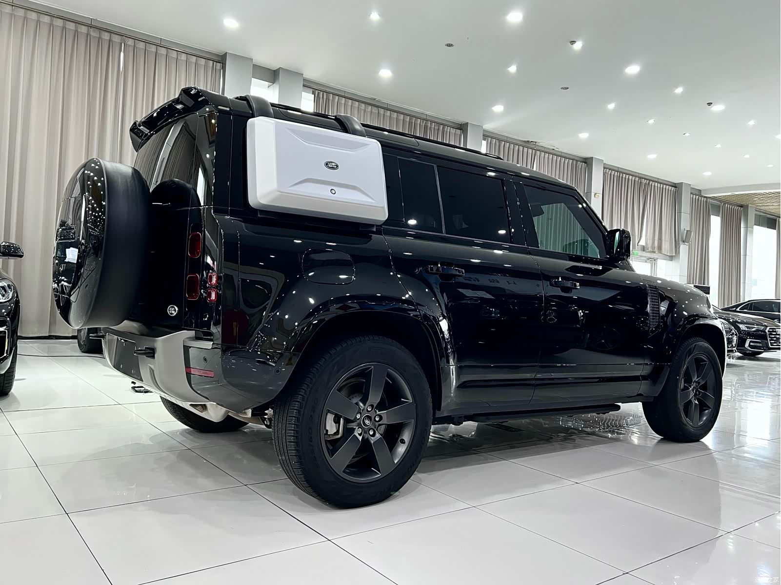 Land Rover Defender, 2024 4