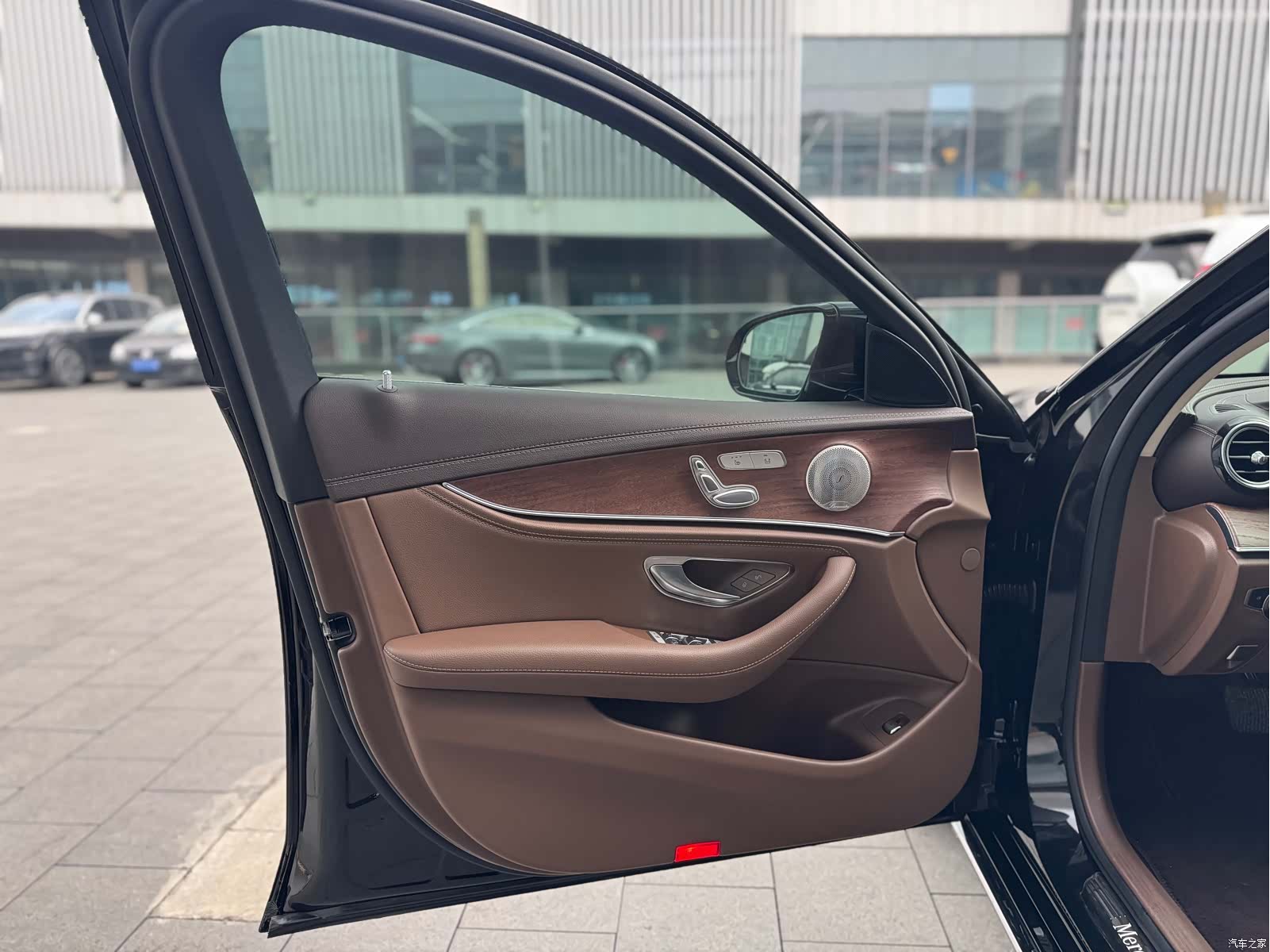 Mercedes-Benz E-Class, 2022 4