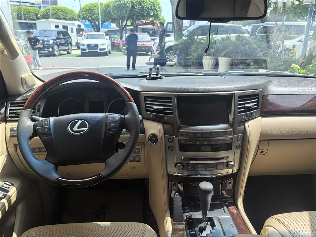 Lexus LX, 2010 11