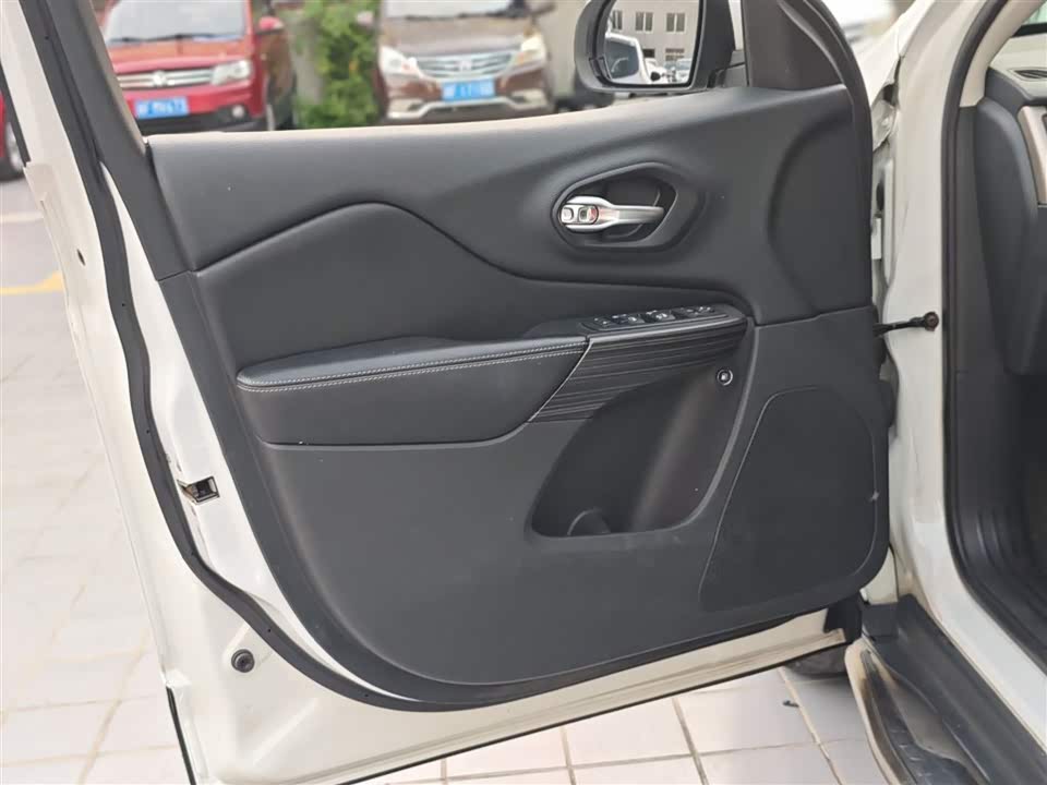 Jeep Free light