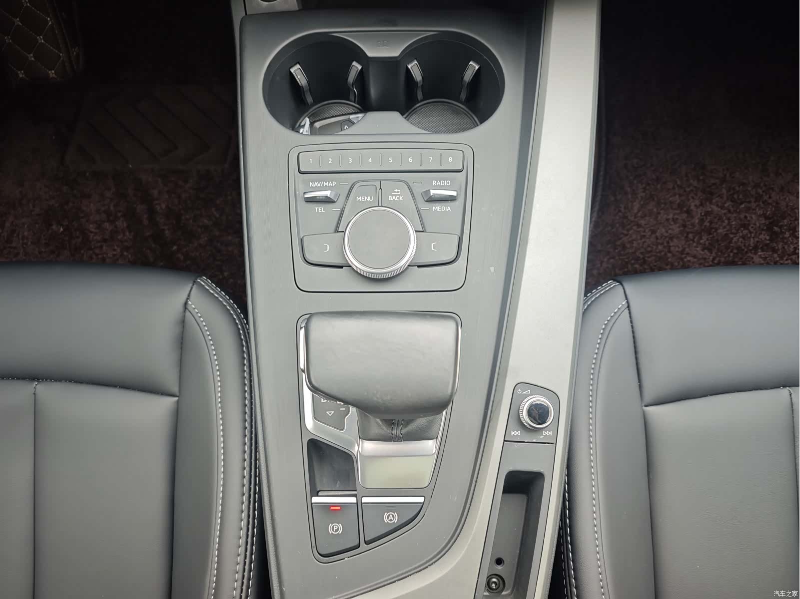 Audi A4L, 2019 14