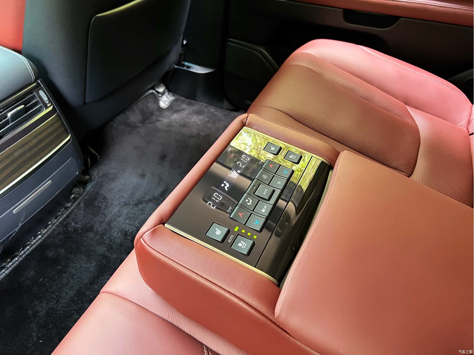 Lexus LX, 2019 10