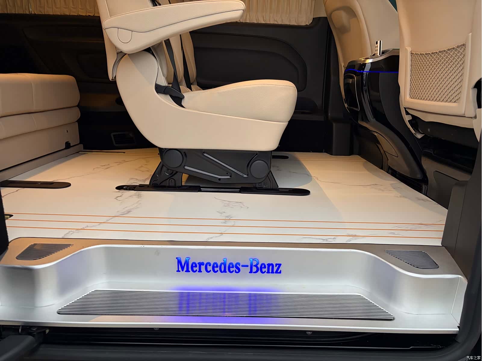 Mercedes-Benz 7, 2025 25
