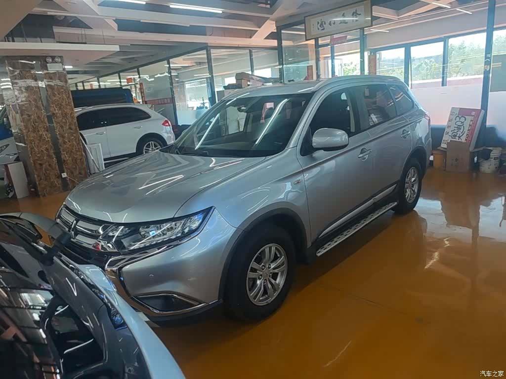 Mitsubishi Outlander, 2018 2