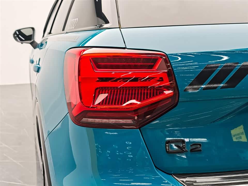 Audi Q2L