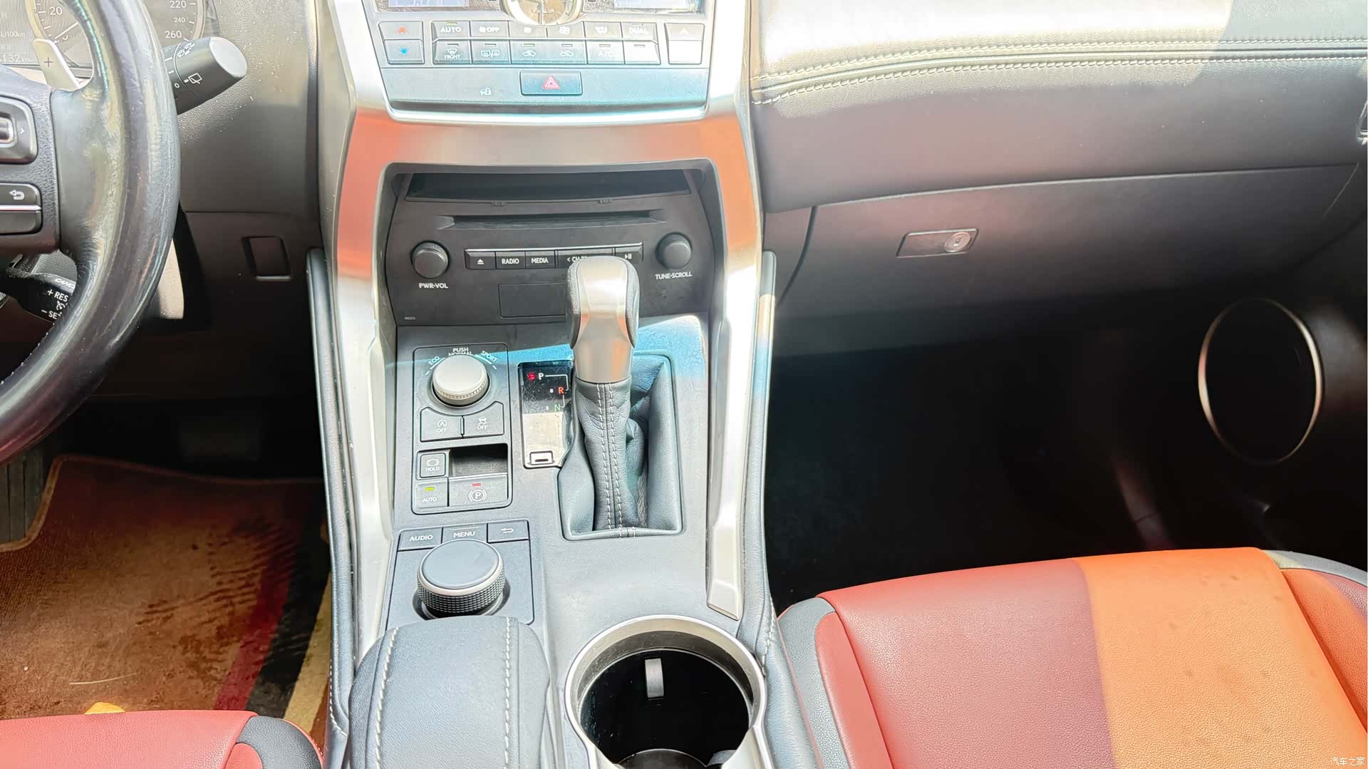 Lexus NX, 2016 10
