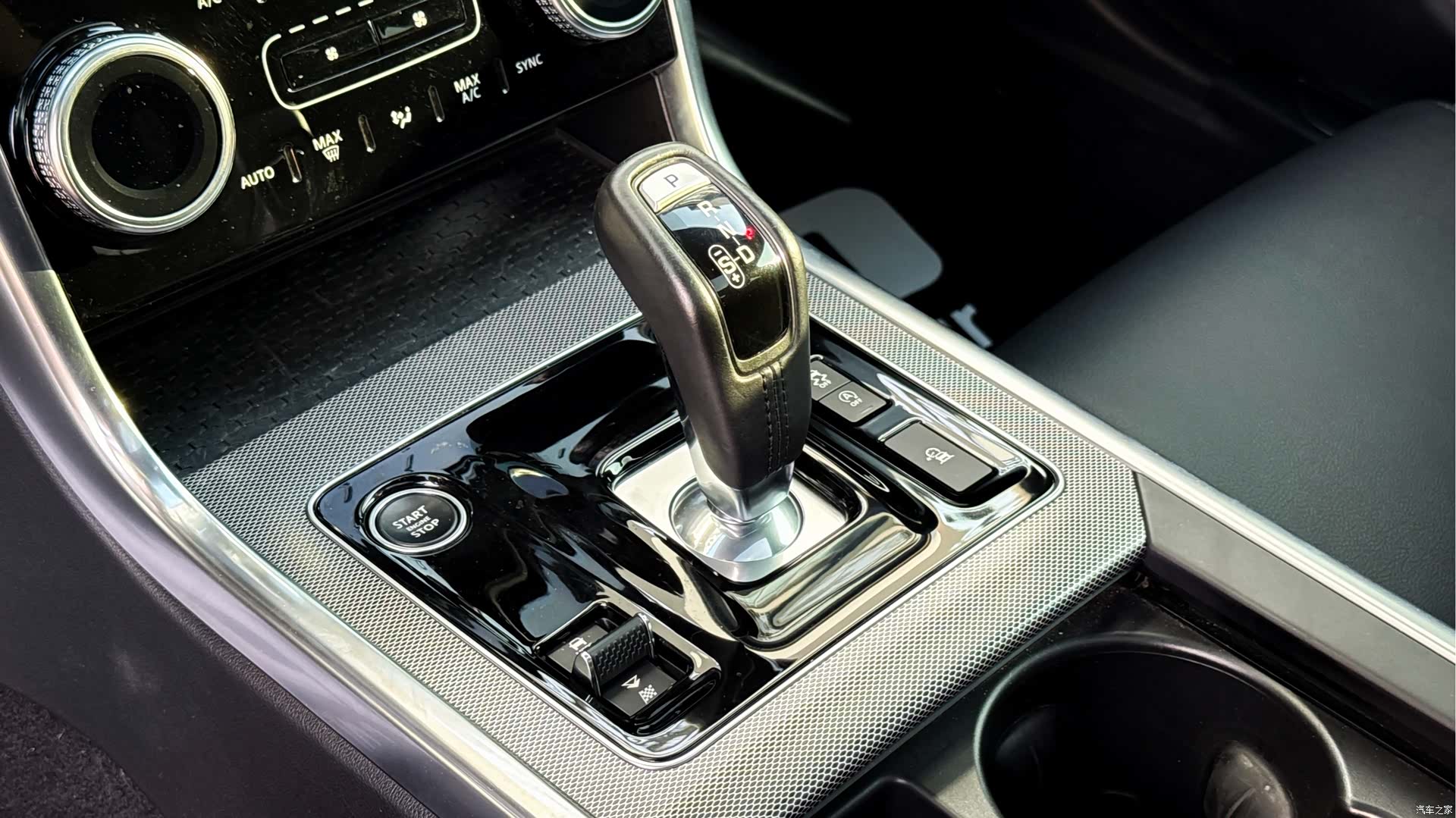 Land Rover XEL, 2020 16