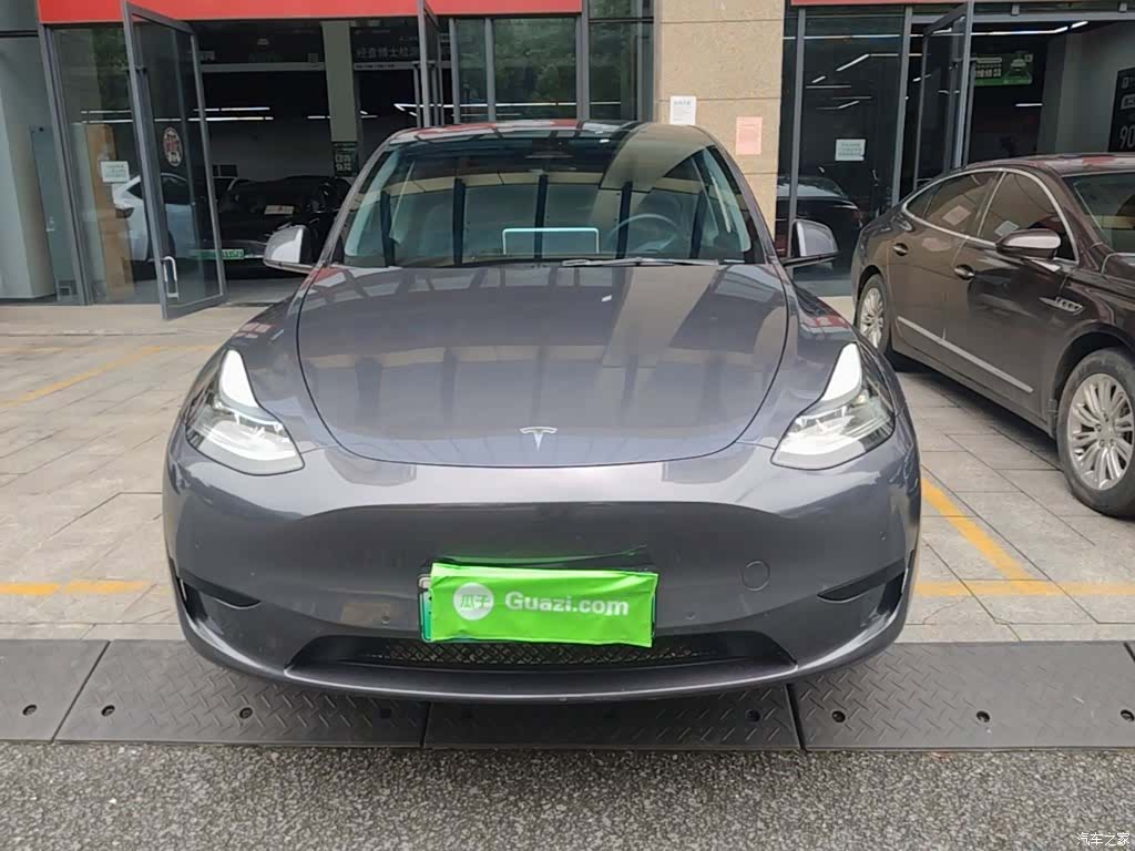 Tesla Model Y, 2022 3