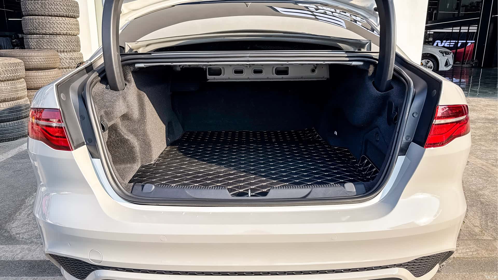 Land Rover XEL, 2020 20