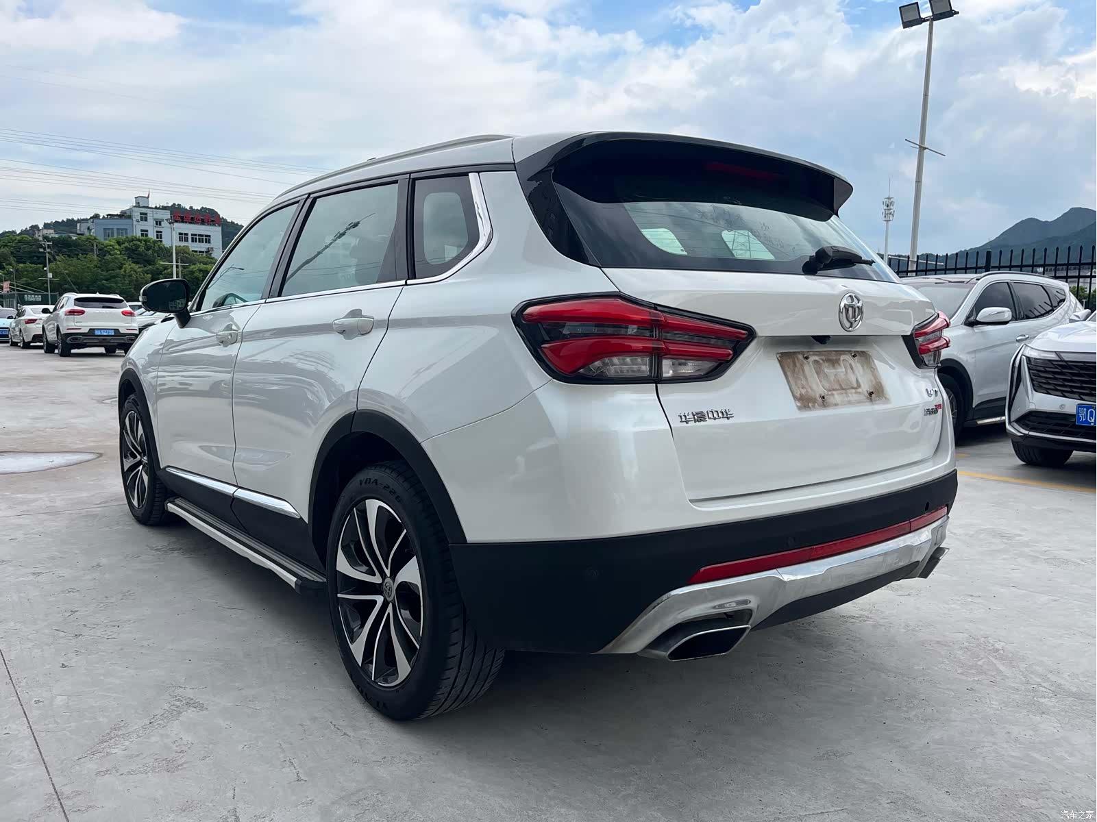 HuaChenZhongHua V7, 2018 7