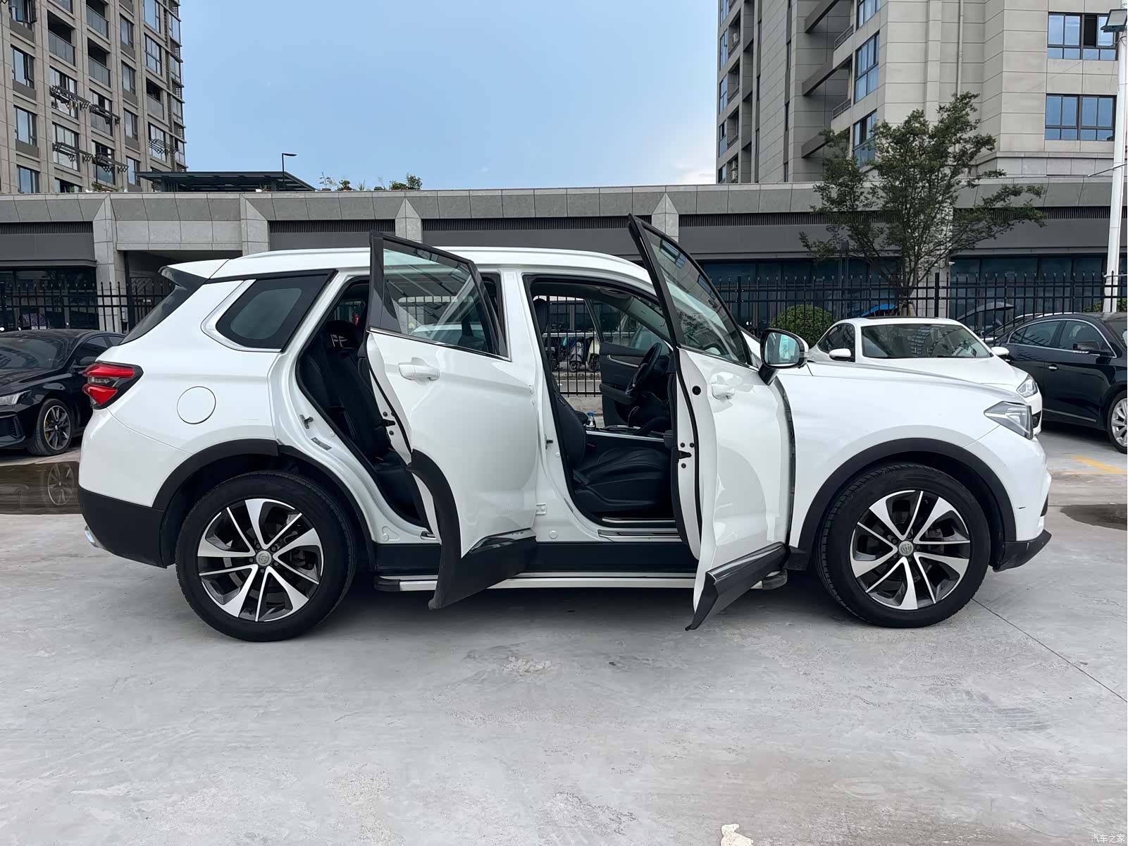 HuaChenZhongHua V7, 2018 12