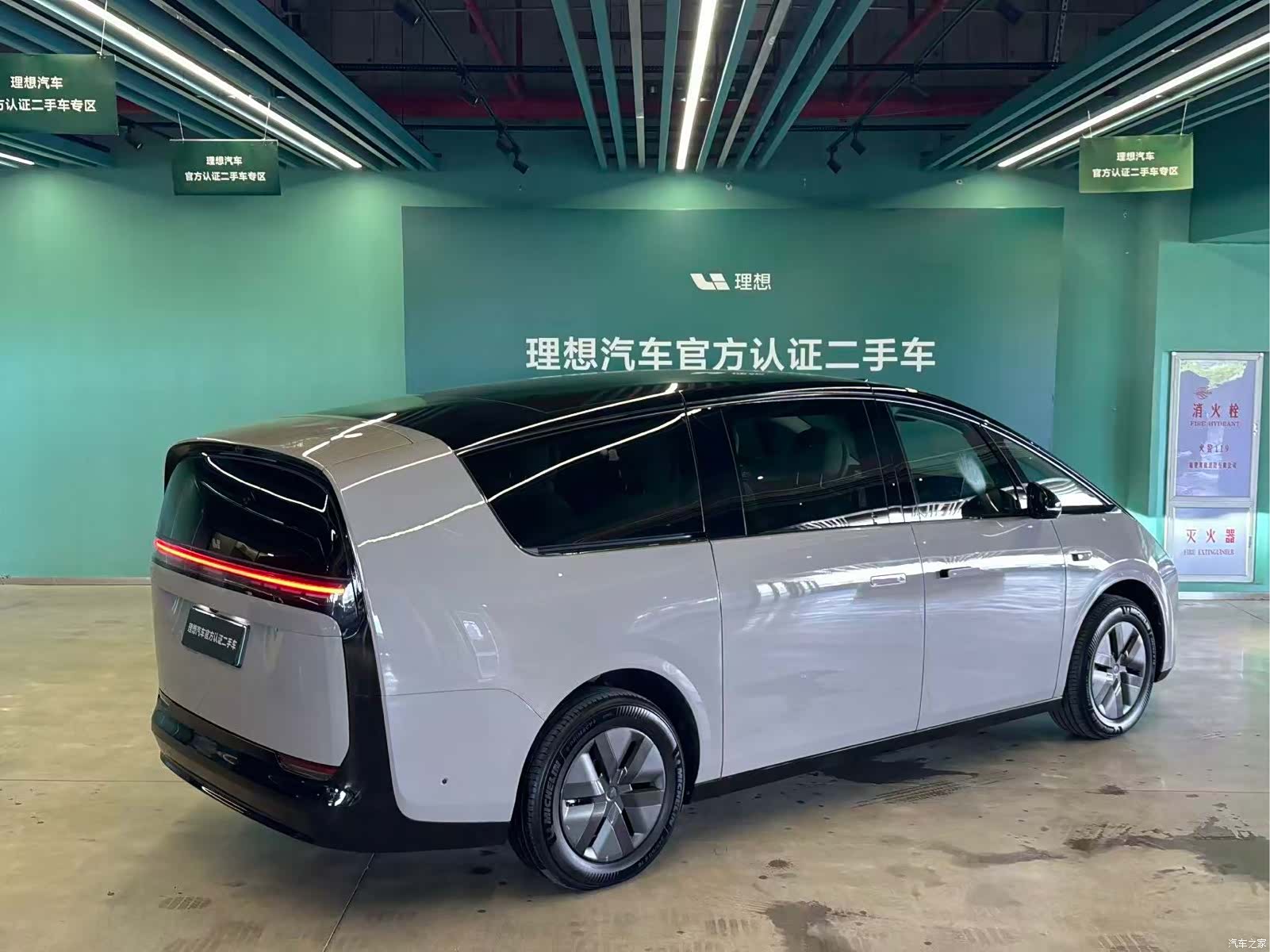 Li Auto MEGA, 2024 6