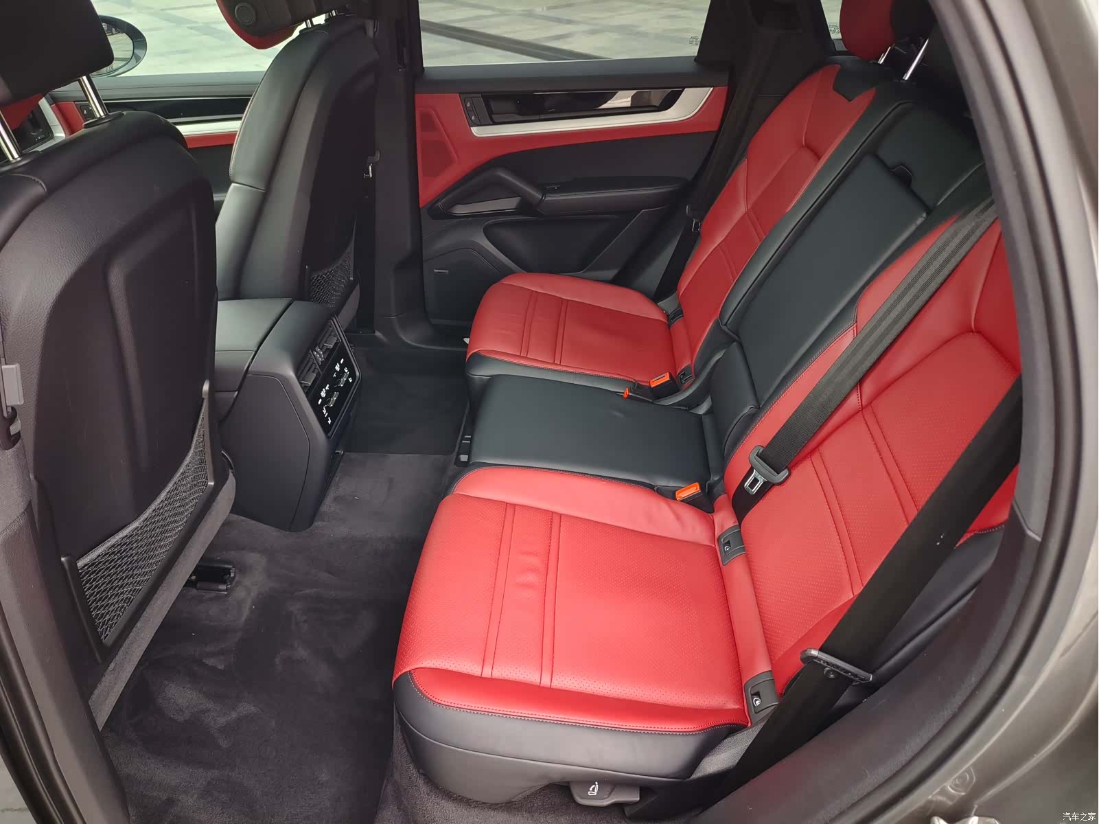 Porsche Cayenne, 2024 10