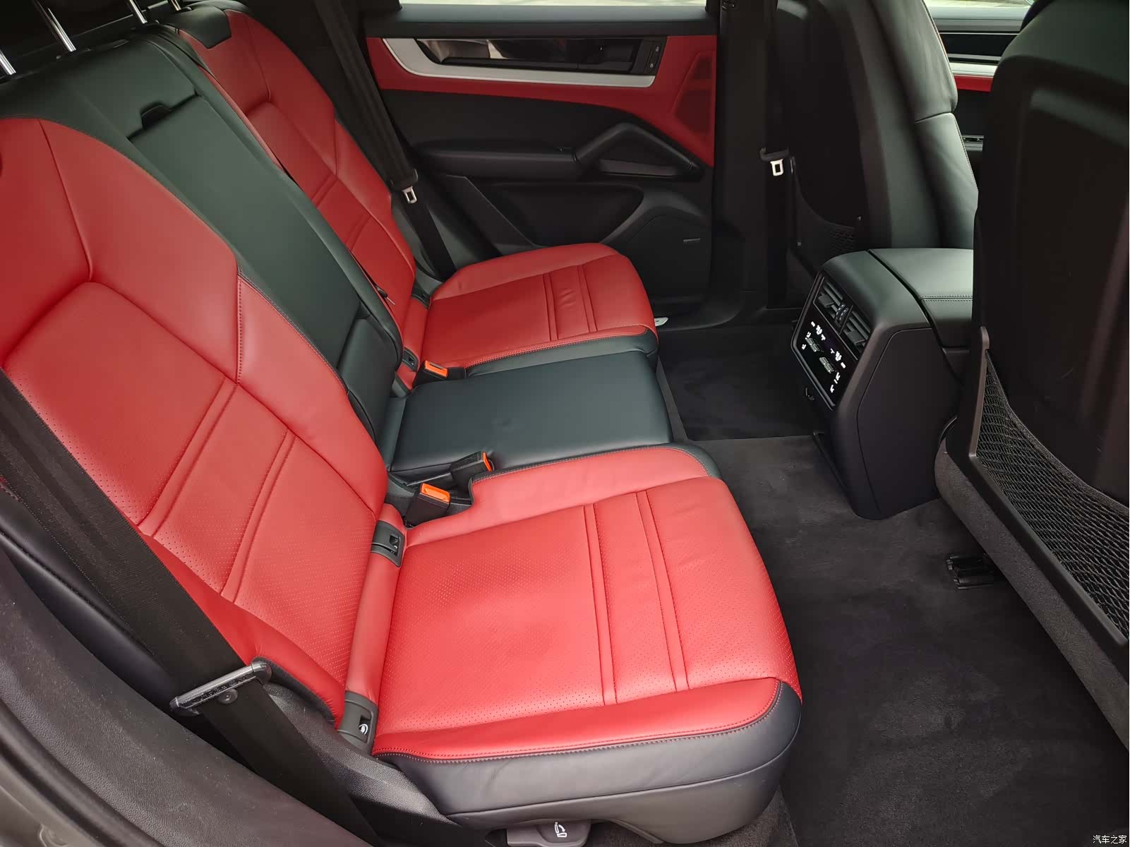 Porsche Cayenne, 2024 12