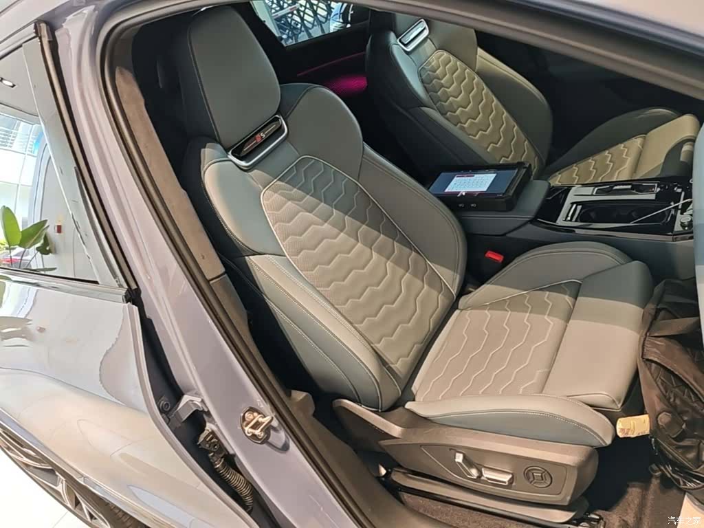 Audi e-tron, 2025 25