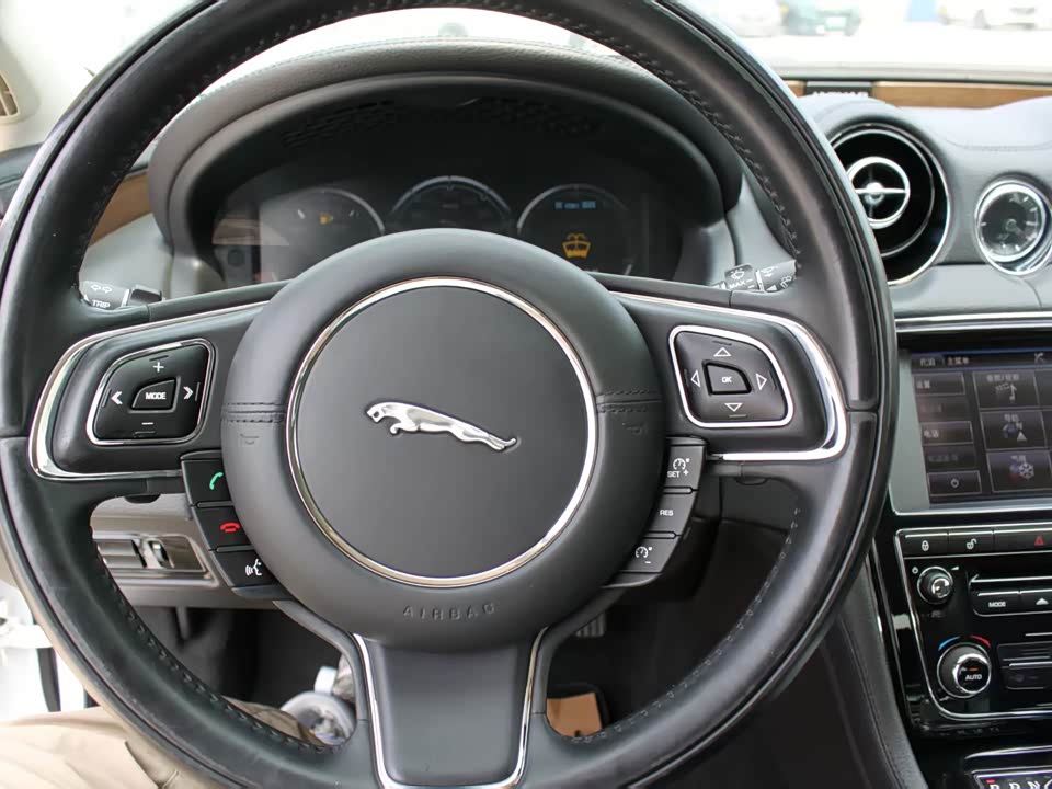 Jaguar XJ Jaguar XJ