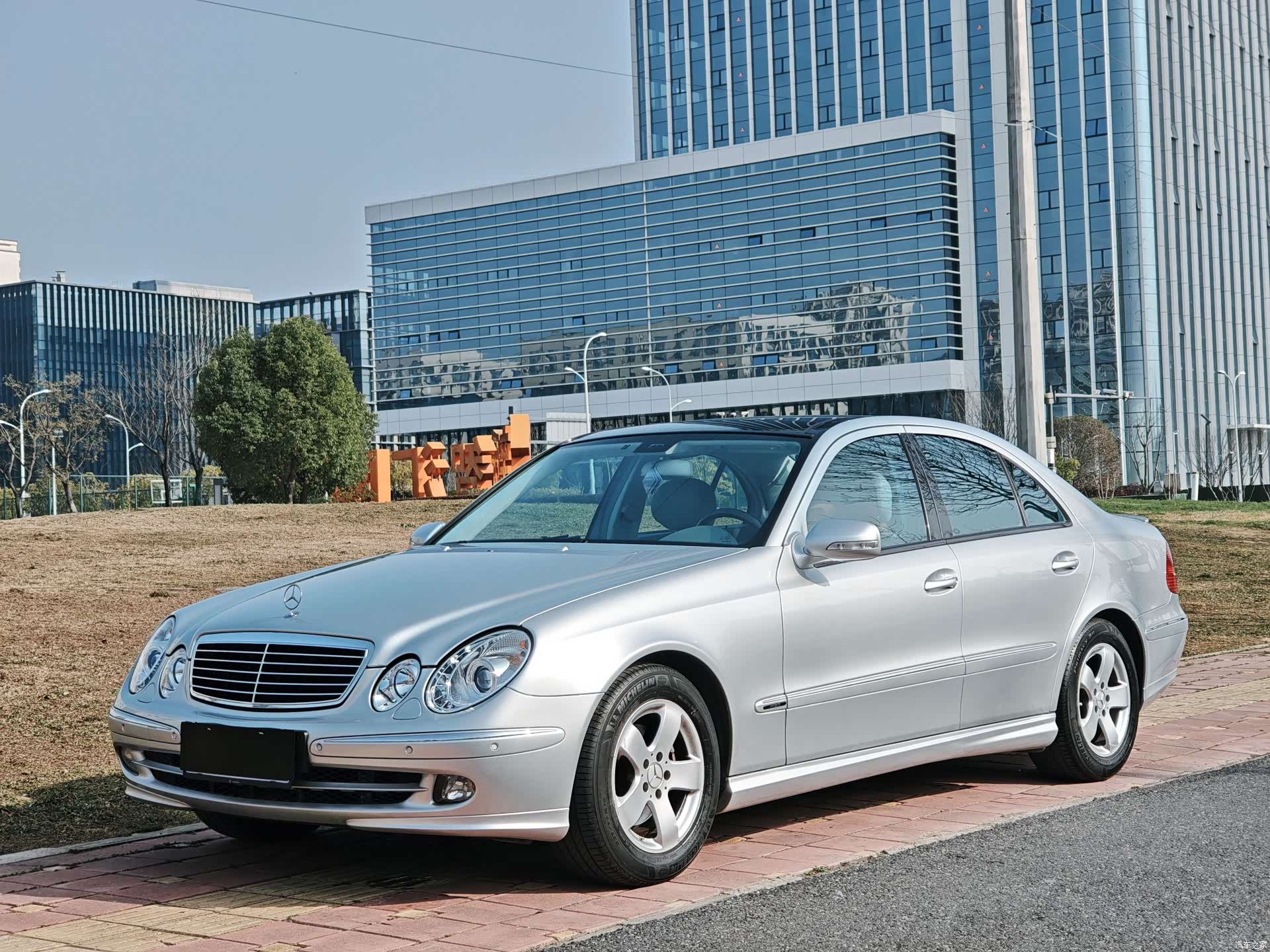 Mercedes-Benz E-Class, 2006 1