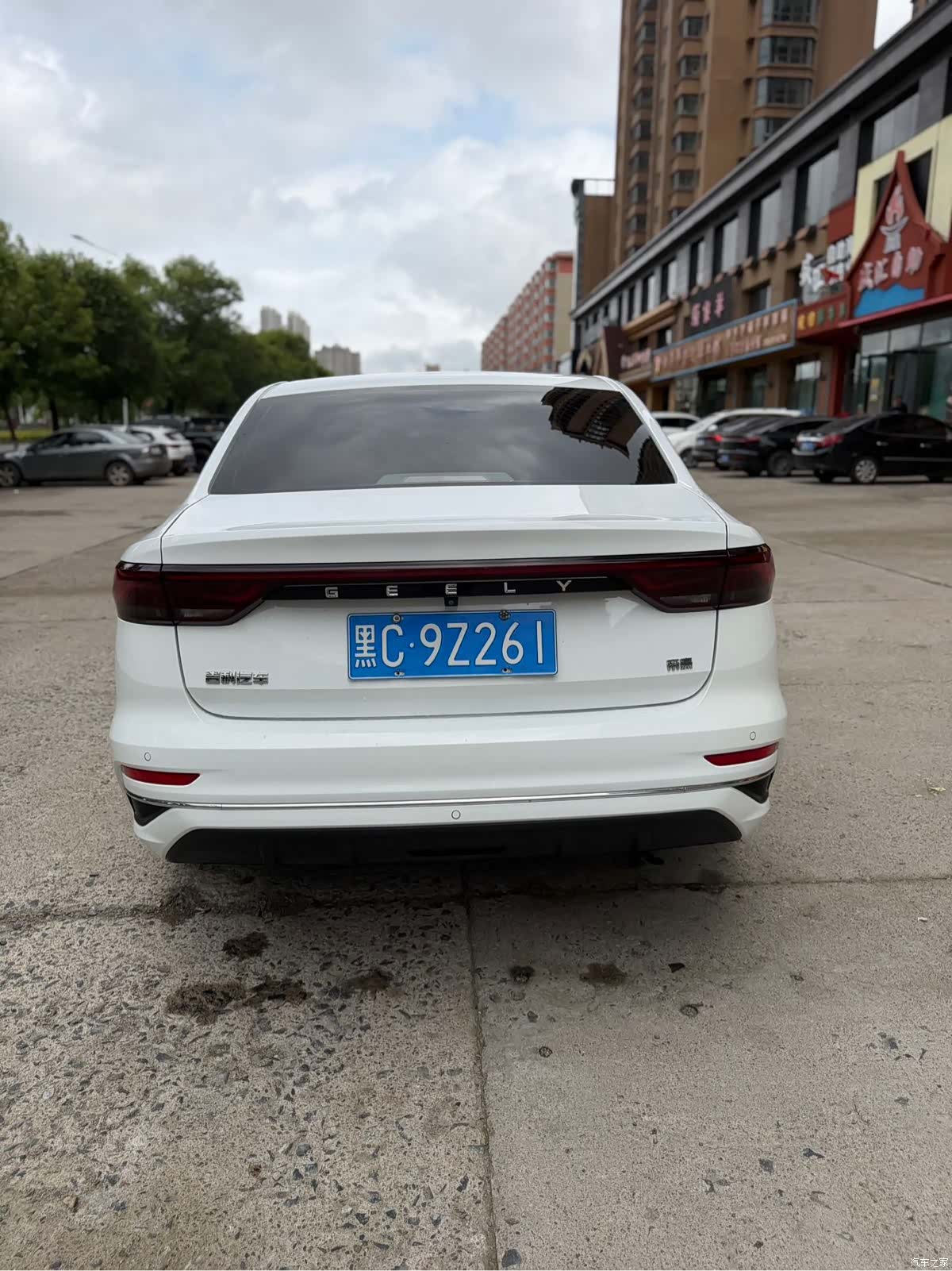 Geely Emgrand, 2022 все фото