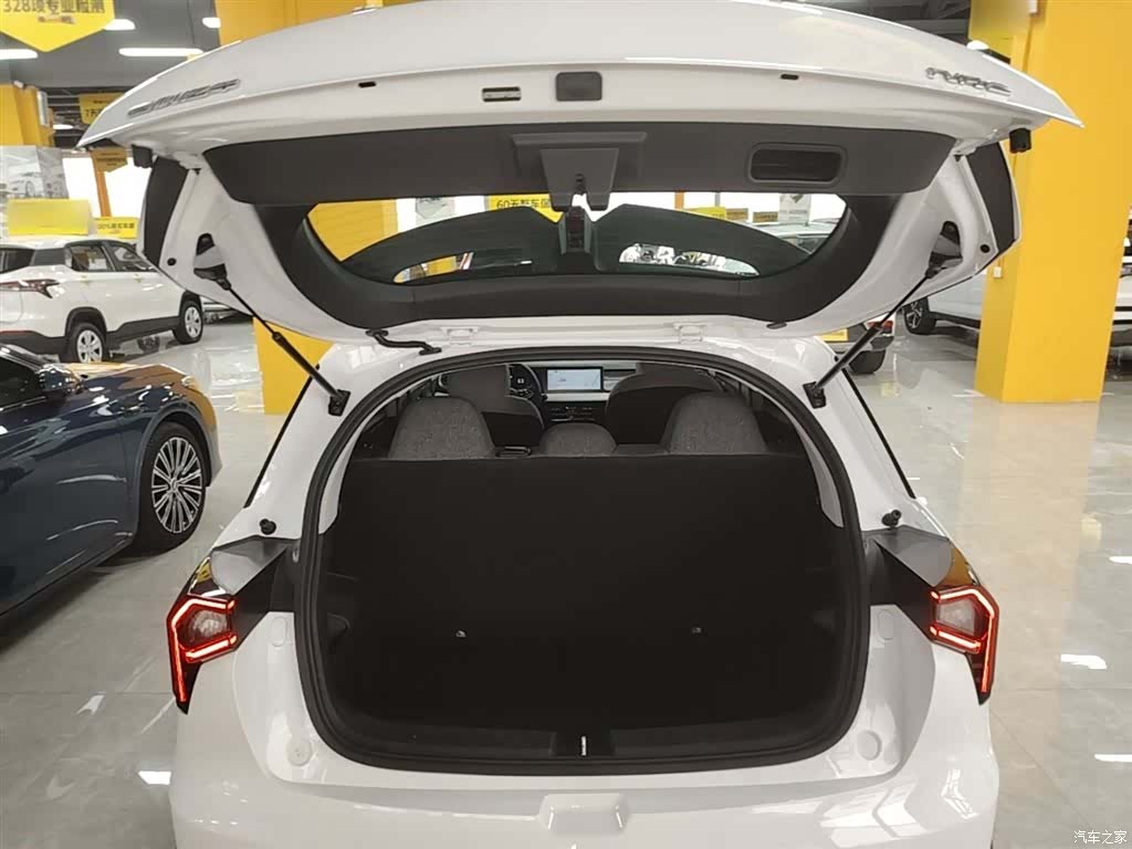 Geely E, 2023 19