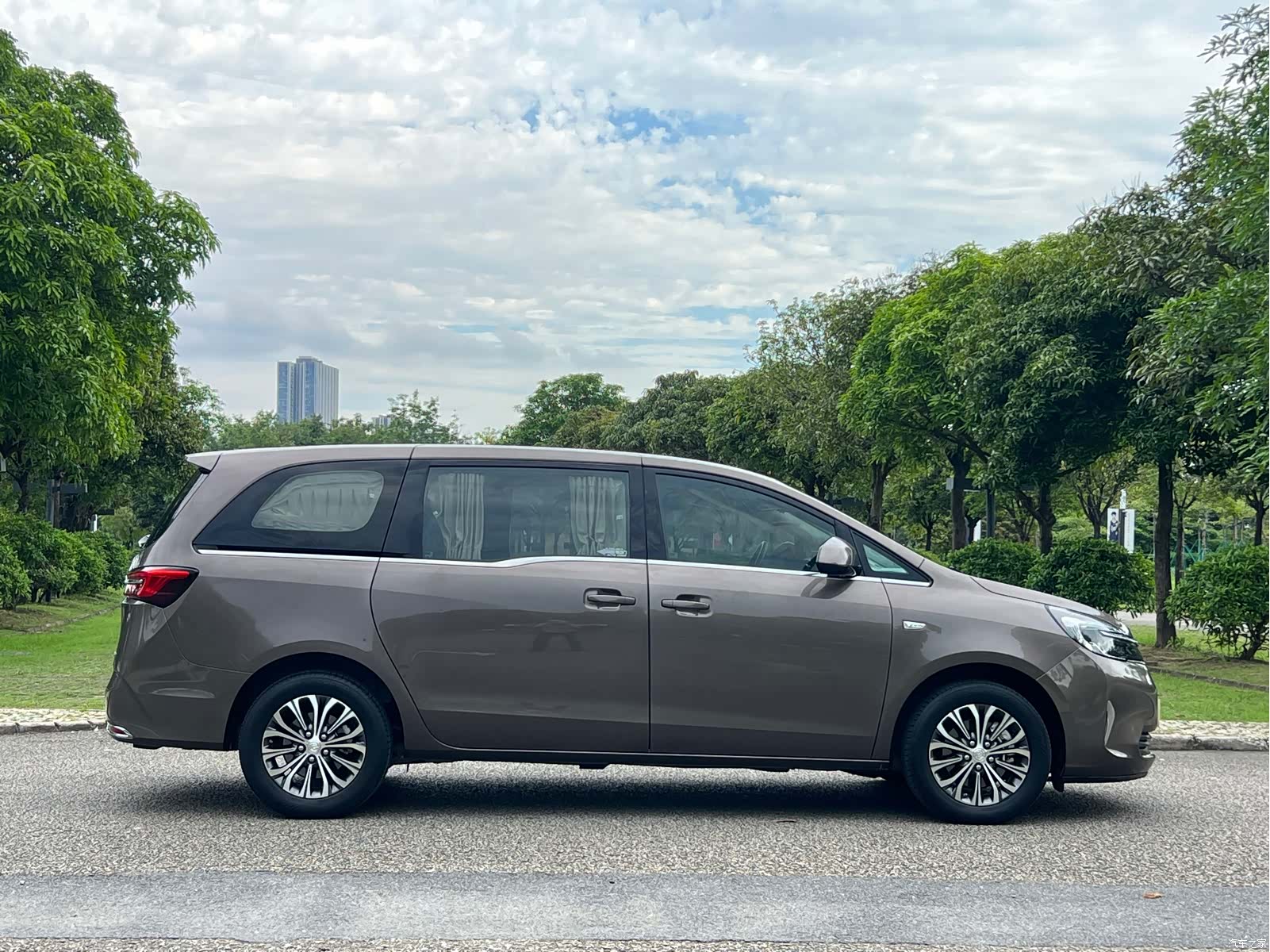 Buick GL8, 2022 4