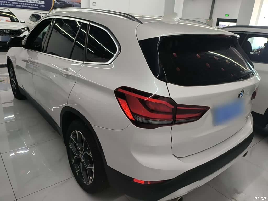 BMW X1, 2021 все фото