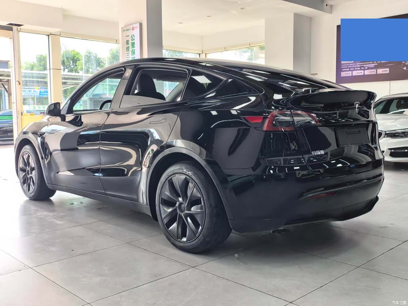 Tesla Model Y, 2023 9