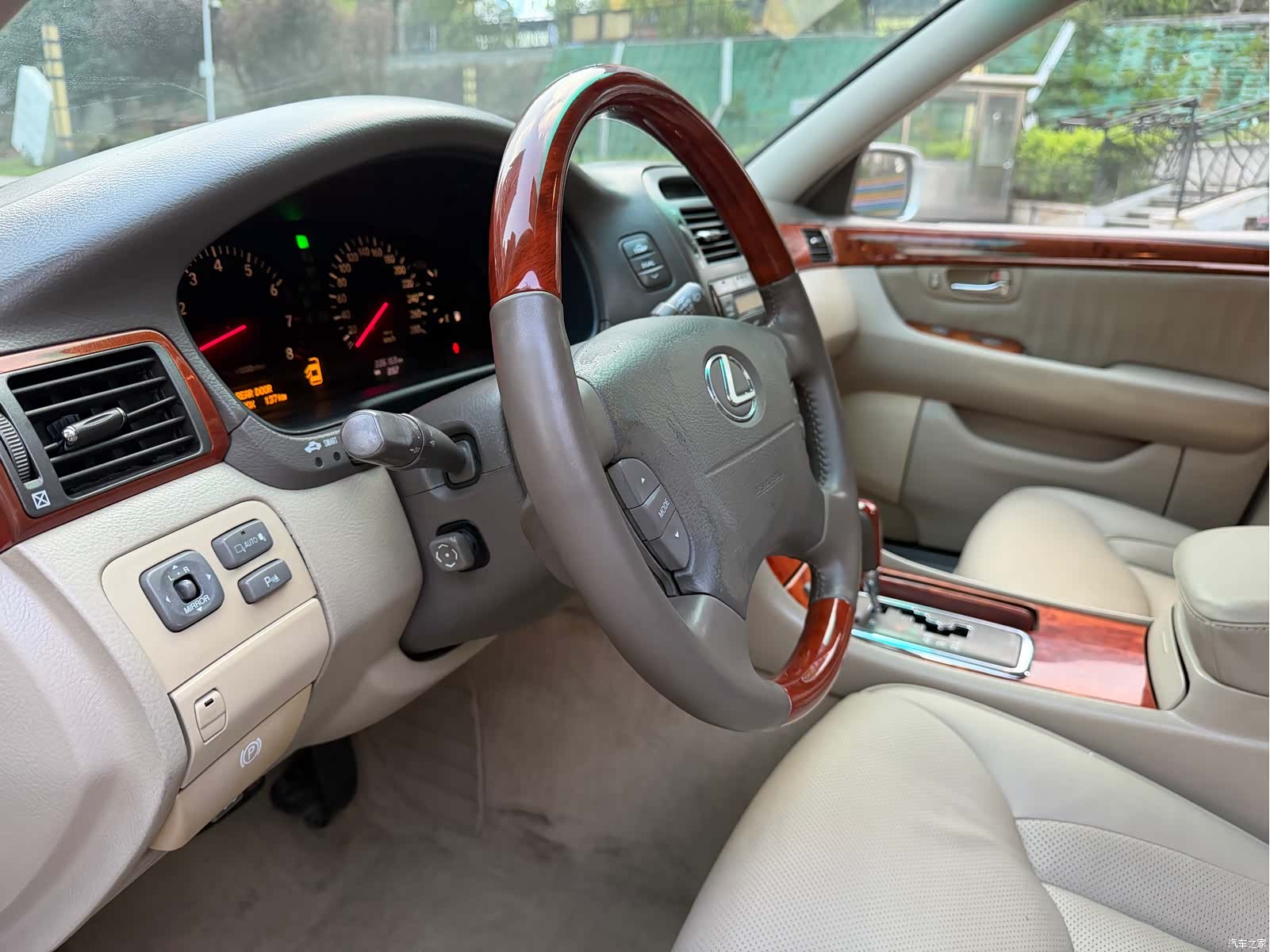 Lexus LS, 2003 10