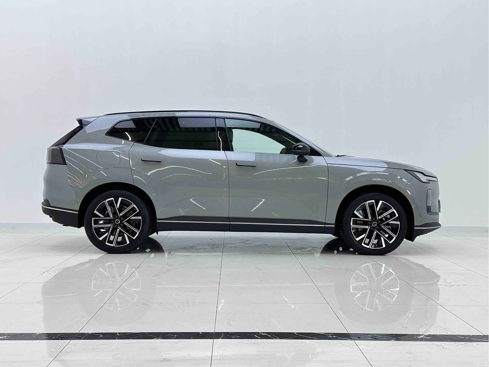 Volvo XC70, 2025 8
